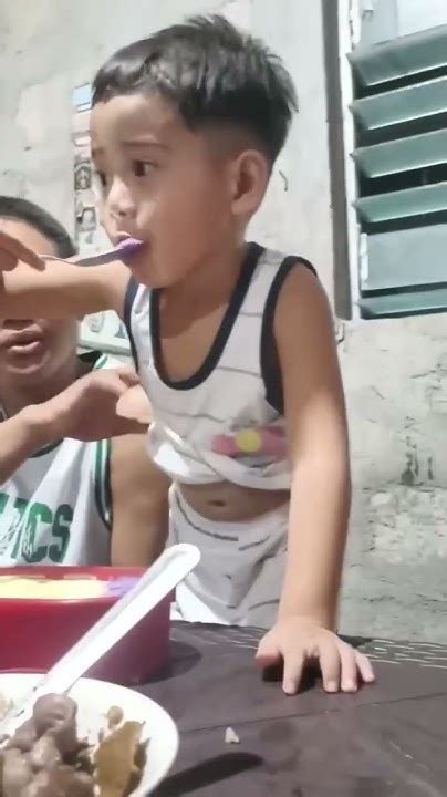 Happy si ate habang kinakain ang kanyang Bilat .